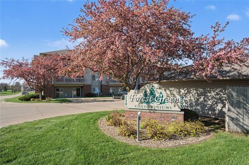 114-250 Cimarron Dr, Hiawatha, IA, 52233-1462 | Card Image