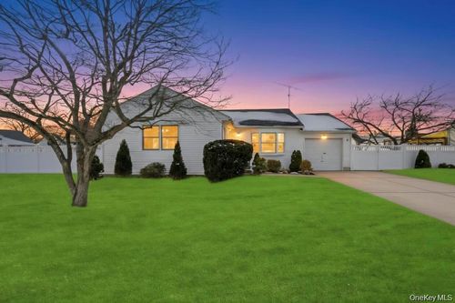 4 Adams St, Oyster Bay, NY, 11771 | Card Image