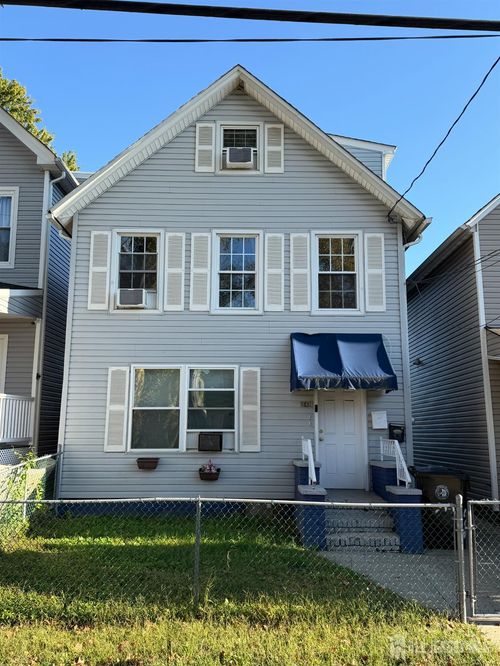 208 Gordon St, Perth Amboy, NJ, 08861-4654 | Card Image