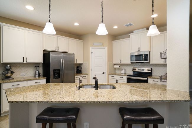 228 Comanche Trl, House other with 4 bedrooms, 3 bathrooms and null parking in Cibolo TX | Image 12