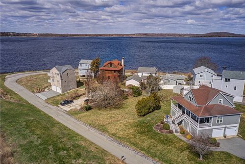 310 Common Fence Blvd, Portsmouth, RI, 02871-5539 | Card Image