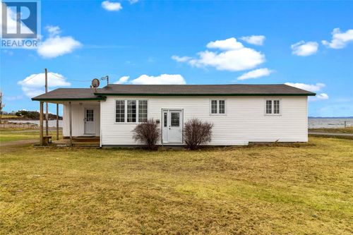 18 Lower Road, Heart's Delight-Islington, NL, A0B2E0 | Card Image