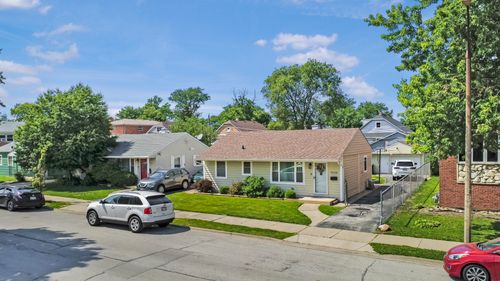 8538 45th St, Lyons, IL, 60534-1615 | Card Image