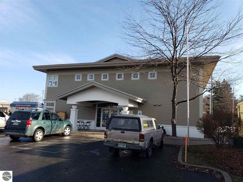 1212 Veterans Dr, Traverse City, MI, 49684-4726 | Card Image