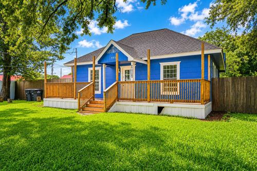 111 E Southland Ave, Alvin, TX, 77511-3547 | Card Image