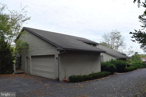 116 Clubhouse Dr, BERNVILLE, PA, 19506-9535 | Card Image