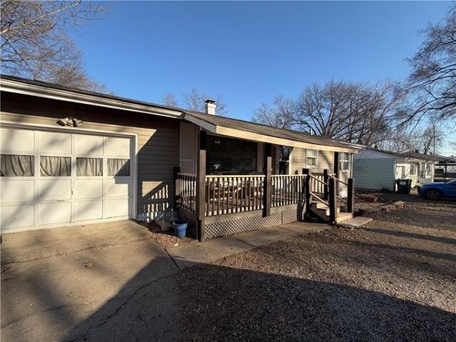 4305 S Main St, Independence, MO, 64055-4735 | Card Image