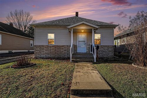 215 Louisa Ave, Dupo, IL, 62239-1307 | Card Image