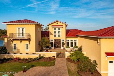 Courtyard Entry | Image 2