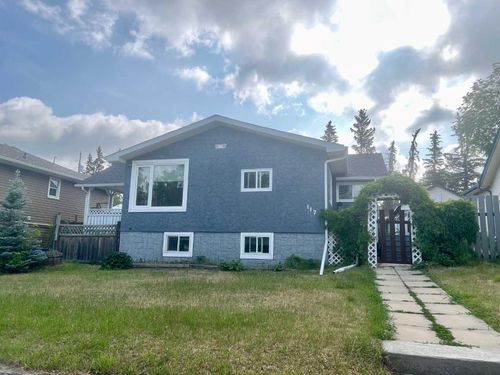 117 1st St Sw, Linden, AB, T0M1J0 | Card Image