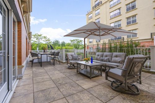 unit-204-10 Byron Pl, Larchmont, NY, 10538-1982 | Card Image