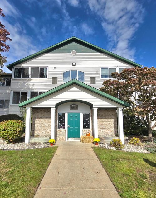 unit-31-5835 Crosswinds Dr, Norton Shores, MI, 49444-7723 | Card Image