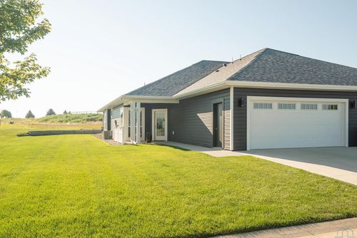 1420 Canal Dr, Orange City, IA, 51041-7620 | Card Image