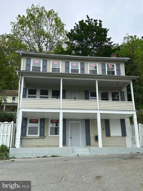 255 Hillside St, Everett, PA, 15537-1126 | Card Image