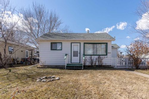 4837 49 Street, Home with 2 bedrooms, 1 bathrooms and 4 parking in Sedgewick AB | Card Image