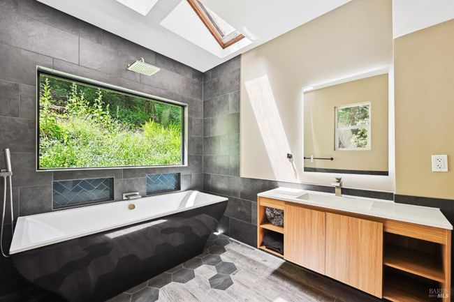 21713 Starrett Hill Dr, House other with 2 bedrooms, 2 bathrooms and 2 parking in Monte Rio CA | Image 16