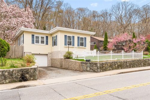 743 Wakefield St, West Warwick, RI, 02893-1419 | Card Image