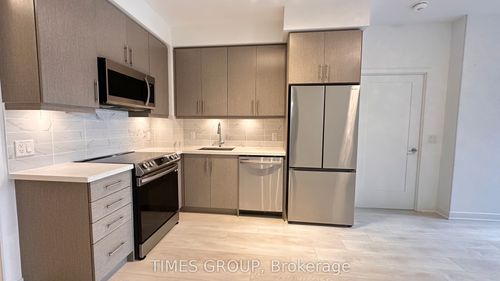 201-95 Oneida Cres, Richmond Hill, ON, L4B0H5 | Card Image