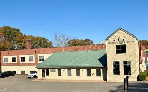 25 Brook St, Shelton, CT, 06484-2332 | Card Image