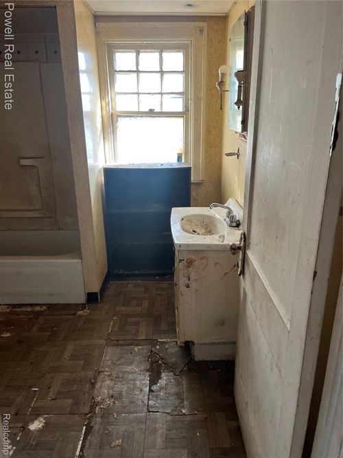 189 Tuxedo St, Highland Park, MI, 48203-3425 | Card Image