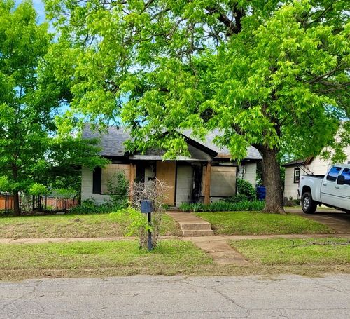 125 E Munson St, Denison, TX, 75021-4939 | Card Image
