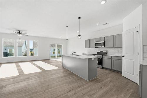 20518 Newcastle St, Spring Hill, KS, 66083 | Card Image
