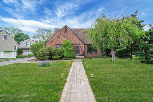 280 Kensington Ave, Bayport, NY, 11705-1833 | Card Image