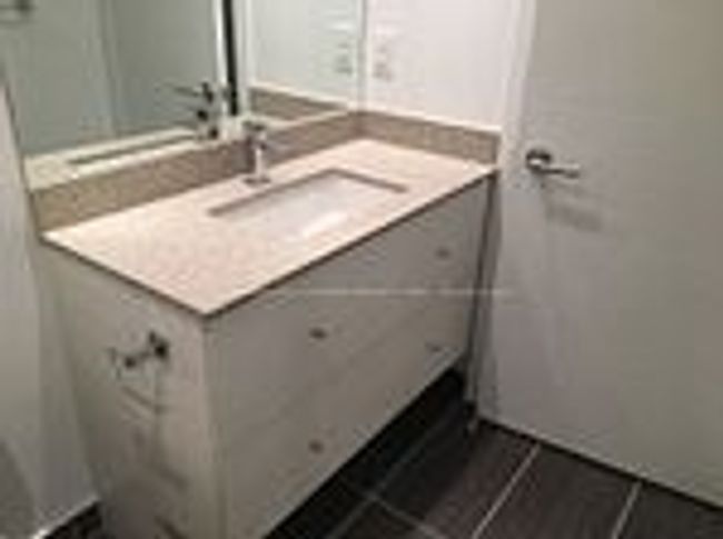 1535 - 525 Adelaide St W, Condo with 2 bedrooms, 1 bathrooms and 1 parking in Toronto ON | Image 9