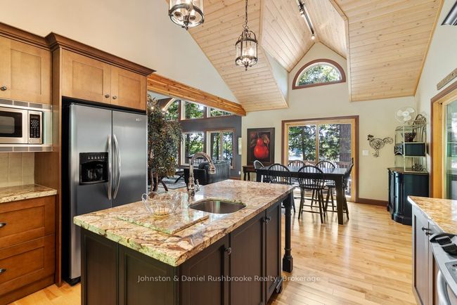 2 - 1086 Brackenrig Rd, House other with 3 bedrooms, 2 bathrooms and 4 parking in Port Carling ON | Image 12