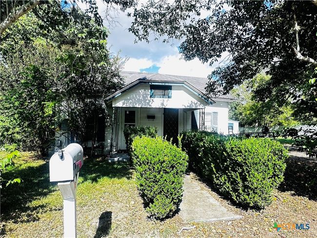 201 Maple St, House other with 3 bedrooms, 1 bathrooms and null parking in Yoakum TX | Image 22