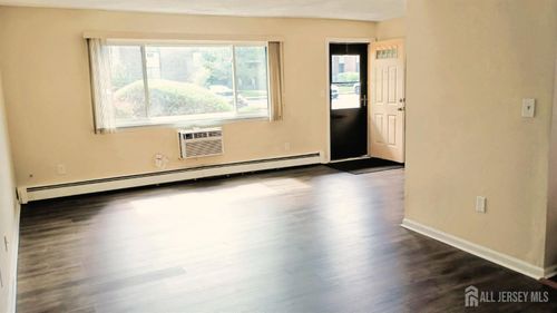117 Cricket Ln, Woodbridge, NJ, 07095-1506 | Card Image