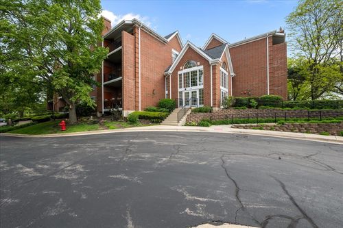 29-29 Hunt Club Dr, St. Charles, IL, 60174-4701 | Card Image
