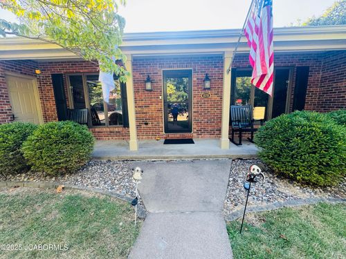 820 Pin Oak Ter, Jefferson City, MO, 65109-1887 | Card Image