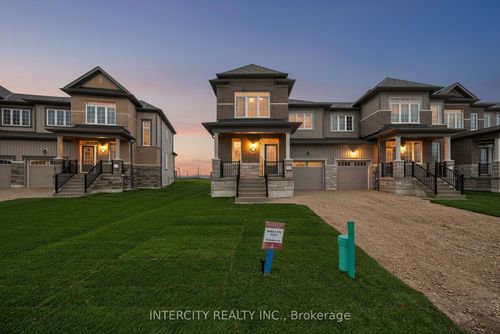 11 Avalon Dr, Wasaga Beach, ON, L9Z0M2 | Card Image