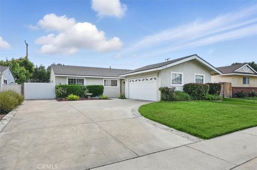 27129 Elias Ave, Saugus, CA, 91350-2132 | Card Image