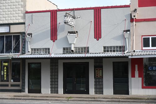 235 W Travis St, La Grange, TX, 78945-2622 | Card Image