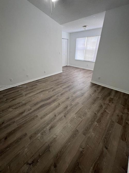 apt-636-3430 Pinewalk Dr N, Margate, FL, 33063-9347 | Card Image