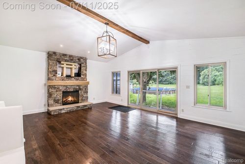 6695 River Rd, Flushing, MI, 48433-2511 | Card Image