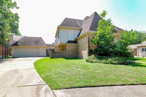 11810 Braesridge Dr, Houston, TX, 77071-2607 | Card Image