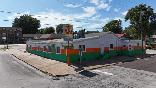 10 E Broadway St, Monett, MO, 65708-2308 | Card Image