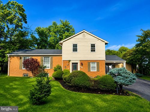 4003 Whispering Ln, ANNANDALE, VA, 22003-2055 | Card Image