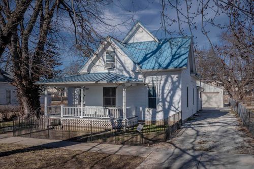 1110 E 8th Ave, Winfield, KS, 67156-3020 | Card Image