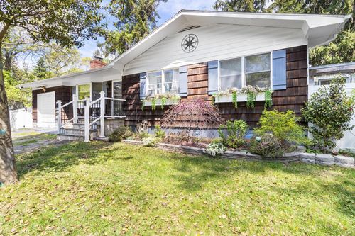 7 Knollcrest Ave, Farmingville, NY, 11738-1908 | Card Image