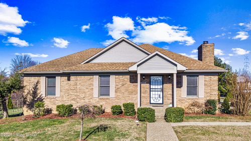4901 Hunters Point Cir, Louisville, KY, 40216-1465 | Card Image