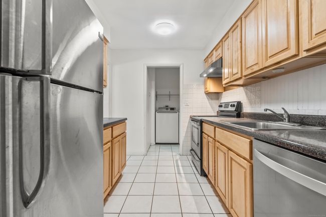 37 Tarinelli Cir, House other with 5 bedrooms, 1 bathrooms and 6 parking in Bridgeport CT | Image 10