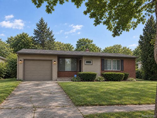 15321 Joan St, Oak Park, MI, 48237-1988 | Card Image