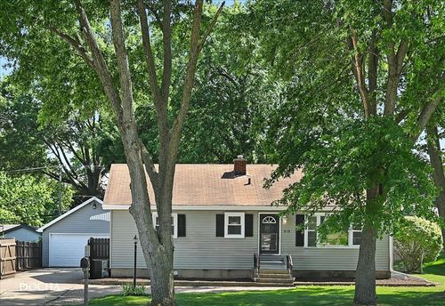312 Oak St, North Aurora, IL, 60542-1007 | Card Image