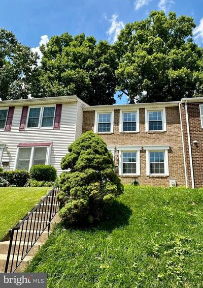 18823 Creeper Lane, Townhouse with 3 bedrooms, 2 bathrooms and null parking in GAITHERSBURG MD | Image 2