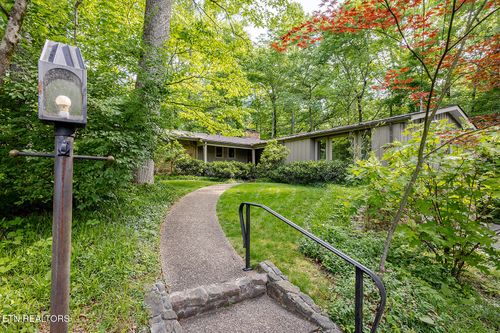 106 Newcrest Ln, Oak Ridge, TN, 37830-8109 | Card Image