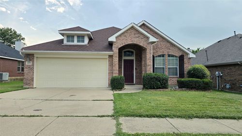4255 Fall Creek Dr, Grand Prairie, TX, 75052-1245 | Card Image